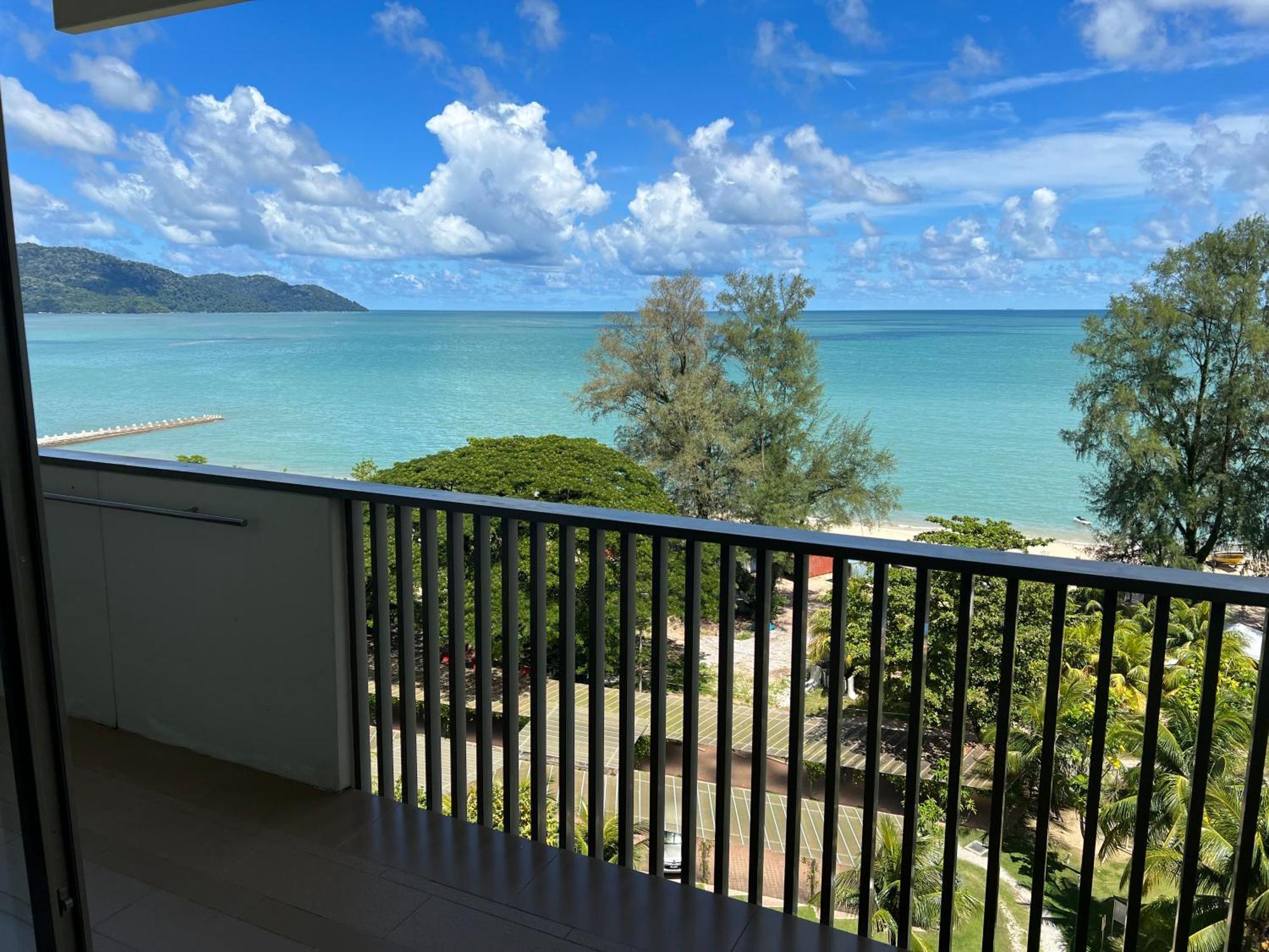 By The Sea Beach Front Apartment Batu Feringgi Exterior foto