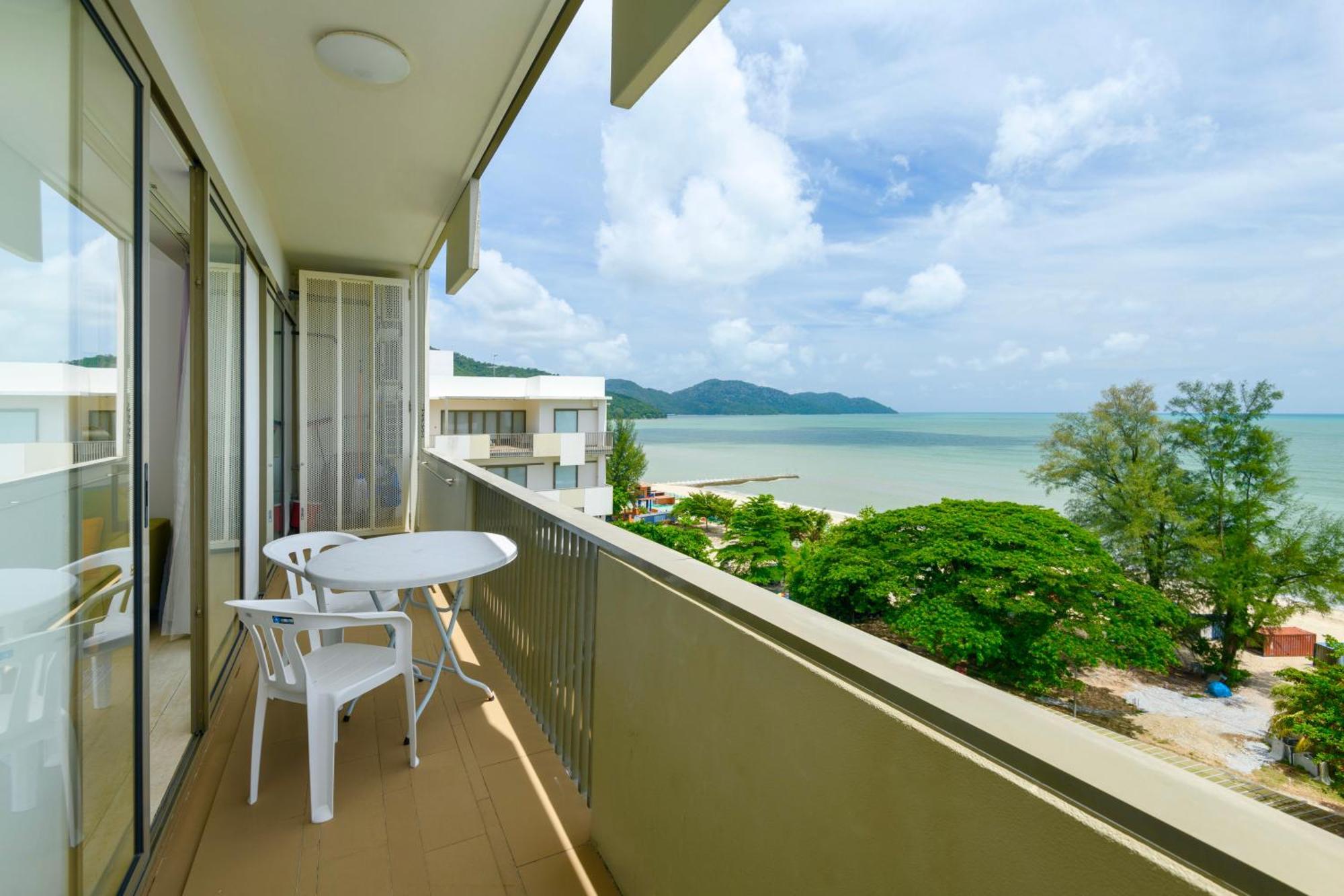 By The Sea Beach Front Apartment Batu Feringgi Exterior foto