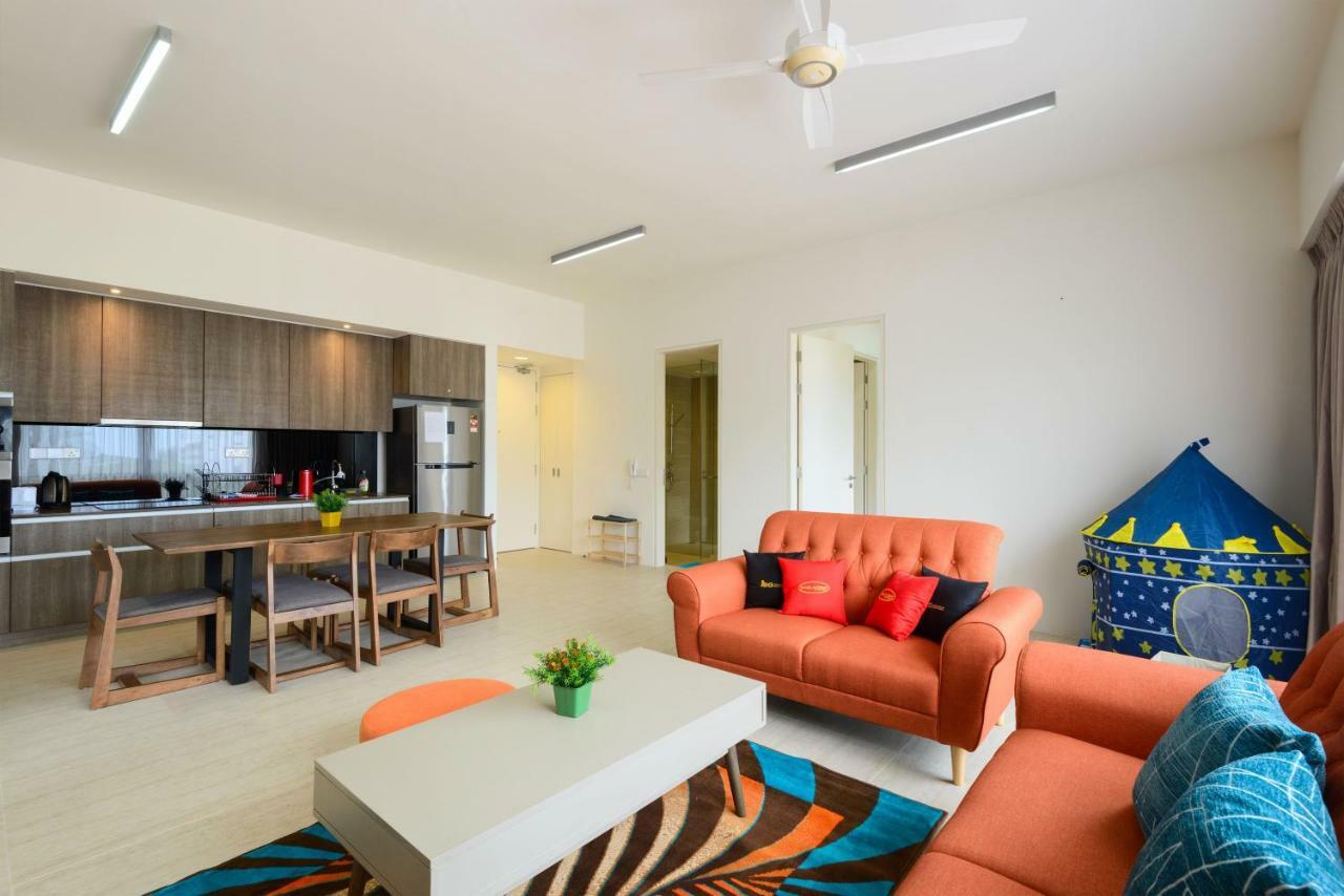 By The Sea Beach Front Apartment Batu Feringgi Exterior foto