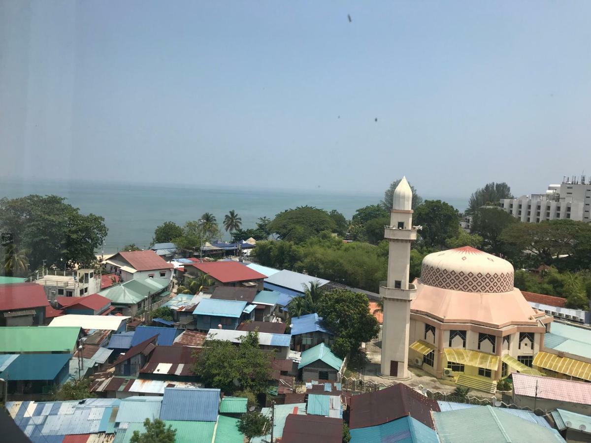 By The Sea Beach Front Apartment Batu Feringgi Exterior foto
